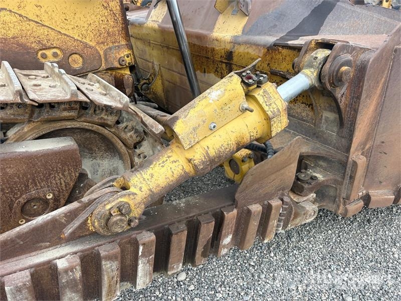 CAT D8T Buldozer sobre oruga