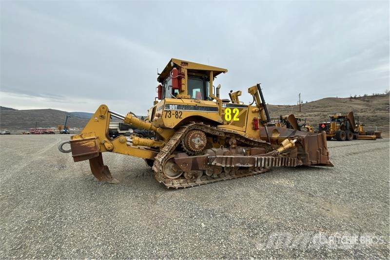 CAT D8T Buldozer sobre oruga
