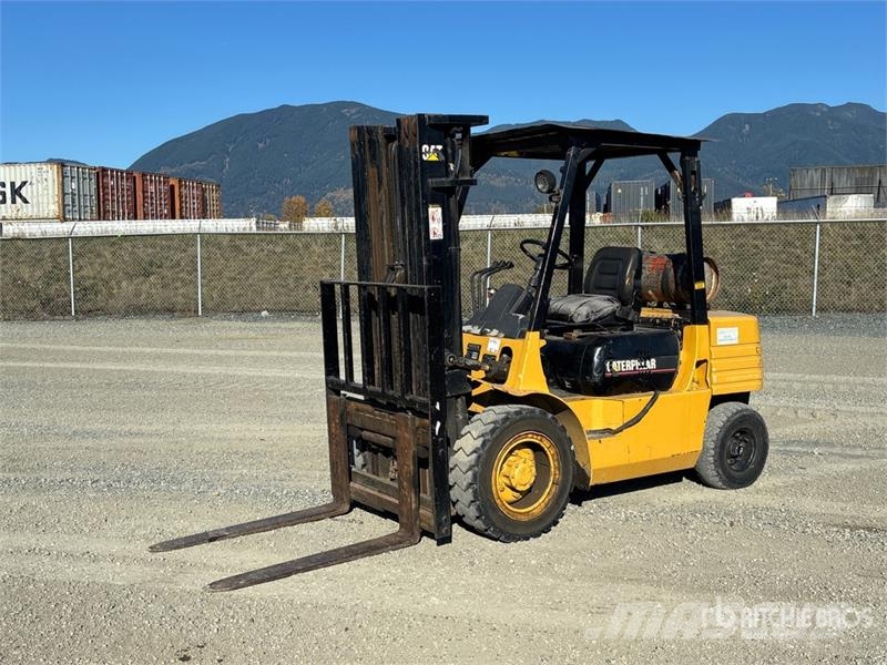 CAT GP30 5800 lb Pneumatic Tire Forklift Targoncák-Egyéb