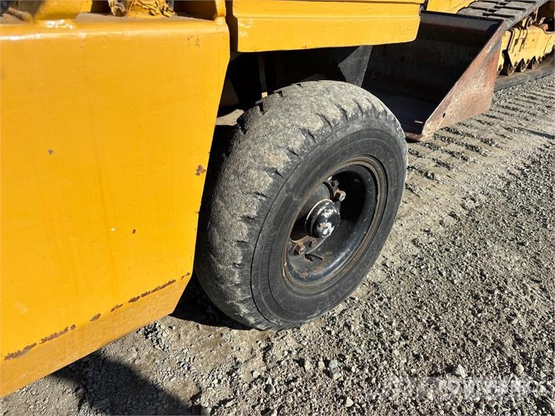 CAT GP30 5800 lb Pneumatic Tire Forklift Targoncák-Egyéb