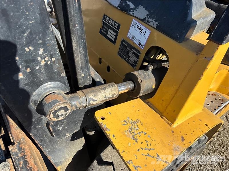 CAT GP30 5800 lb Pneumatic Tire Forklift Targoncák-Egyéb