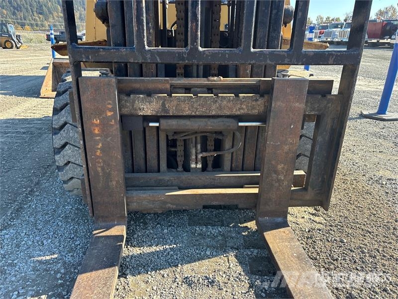 CAT GP30 5800 lb Pneumatic Tire Forklift Targoncák-Egyéb