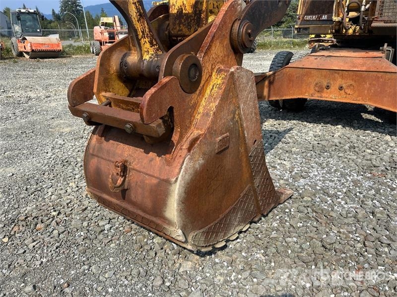 CAT M318C Ekskavatori uz riteņiem