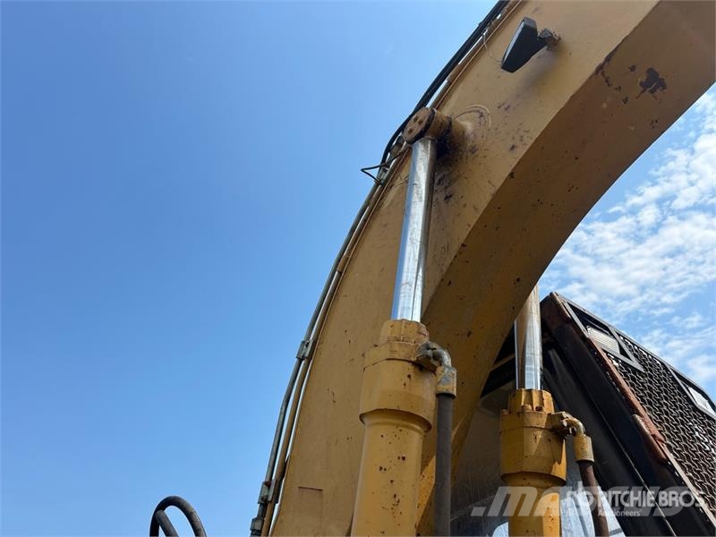 CAT M318C Ekskavatori uz riteņiem