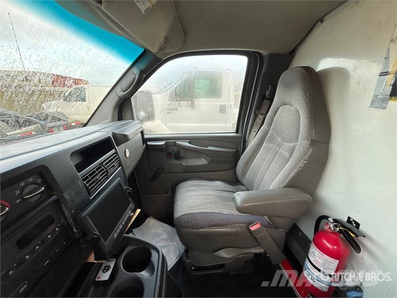 Chevrolet Express G3500 탑차 트럭