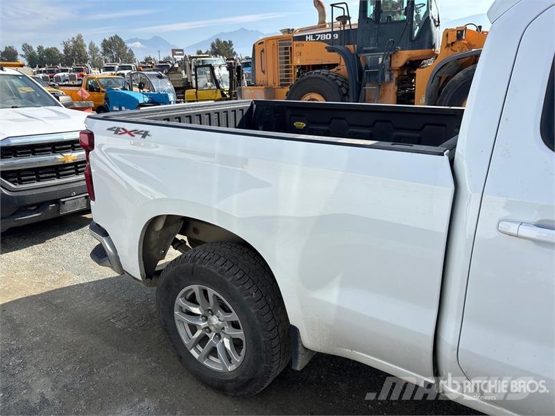 Chevrolet Silverado 1500 LT 4x4 Crew Cab Pickup Diger