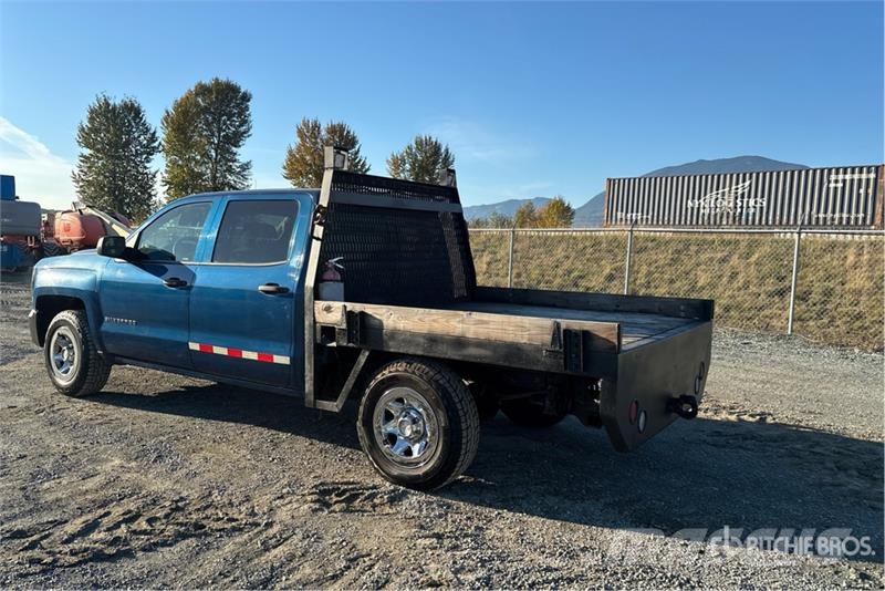 Chevrolet Silverado 1500 Ciężarówki typu Platforma / Skrzynia