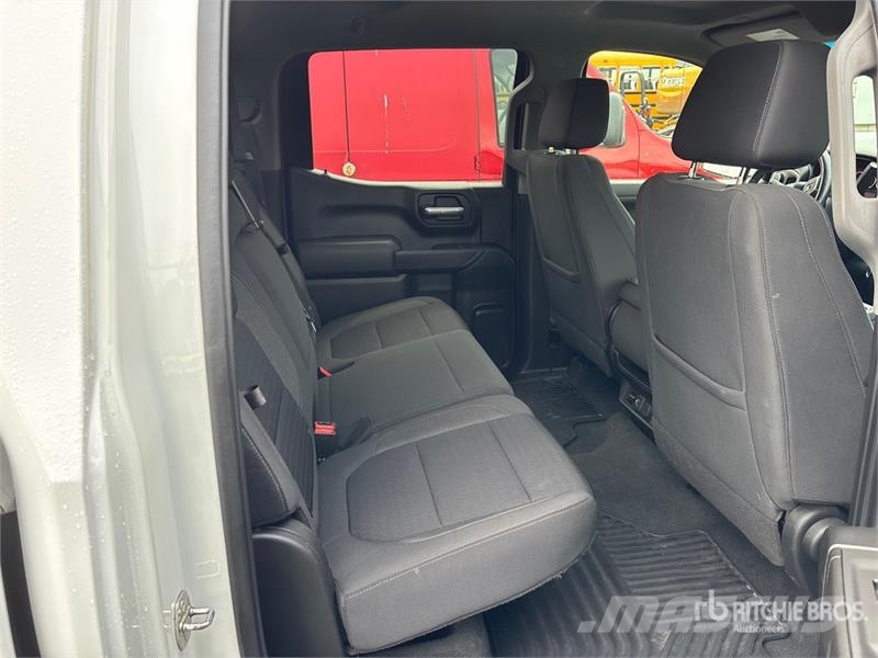 Chevrolet Silverado 1500 LT 4x4 Crew Cab Pickup Muu