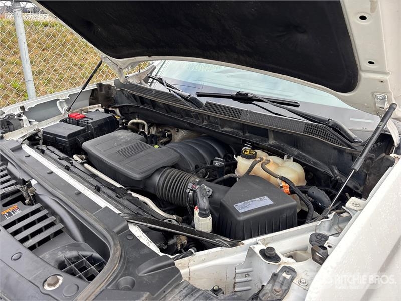 Chevrolet Silverado 1500 LT 4x4 Crew Cab Pickup Muu