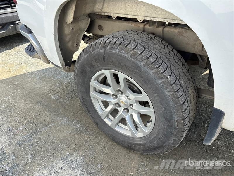 Chevrolet Silverado 1500 LT 4x4 Crew Cab Pickup Diger