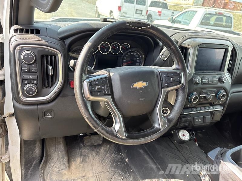 Chevrolet Silverado 1500 LT 4x4 Crew Cab Pickup Diger