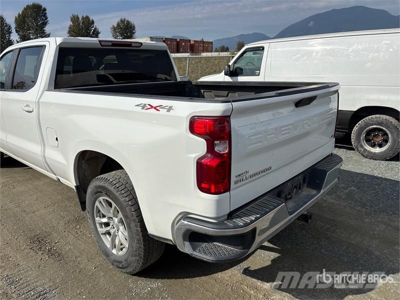 Chevrolet Silverado 1500 LT 4x4 Crew Cab Pickup Diger