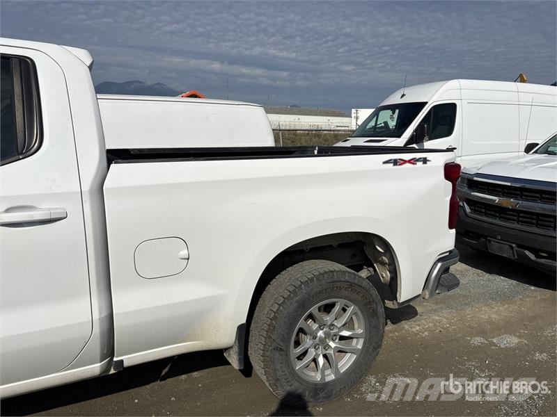 Chevrolet Silverado 1500 LT 4x4 Crew Cab Pickup Diger