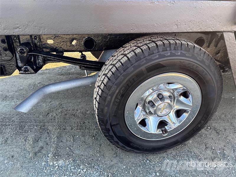 Chevrolet Silverado 1500 Ciężarówki typu Platforma / Skrzynia