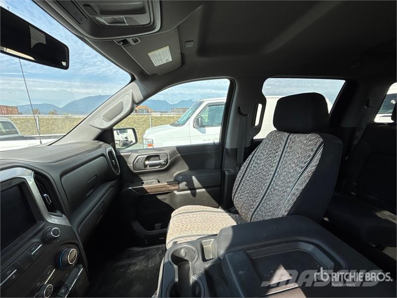 Chevrolet Silverado 1500 LT 4x4 Crew Cab Pickup Diger