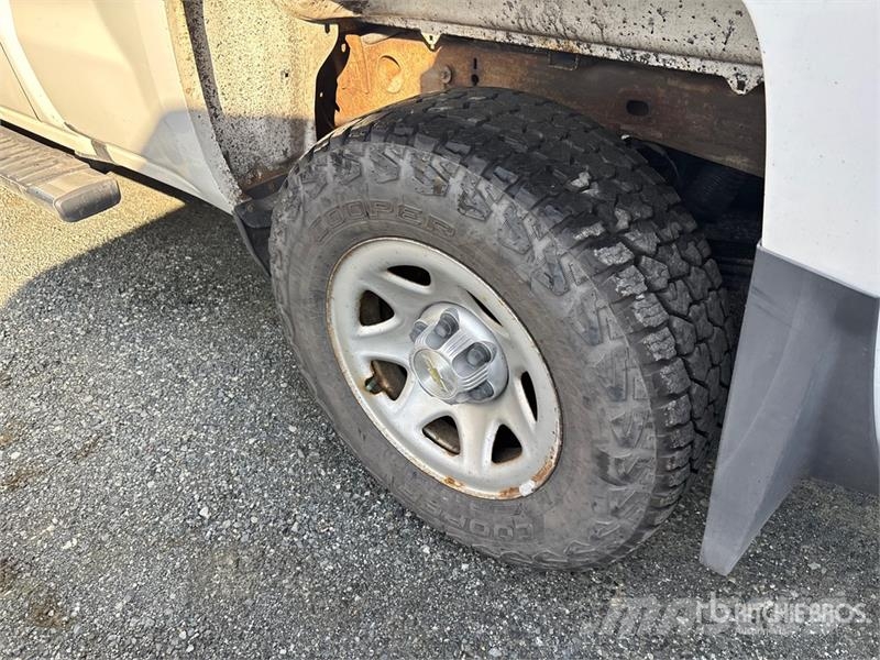 Chevrolet Silverado 1500 4x4 Extended Cab Pickup Egyéb