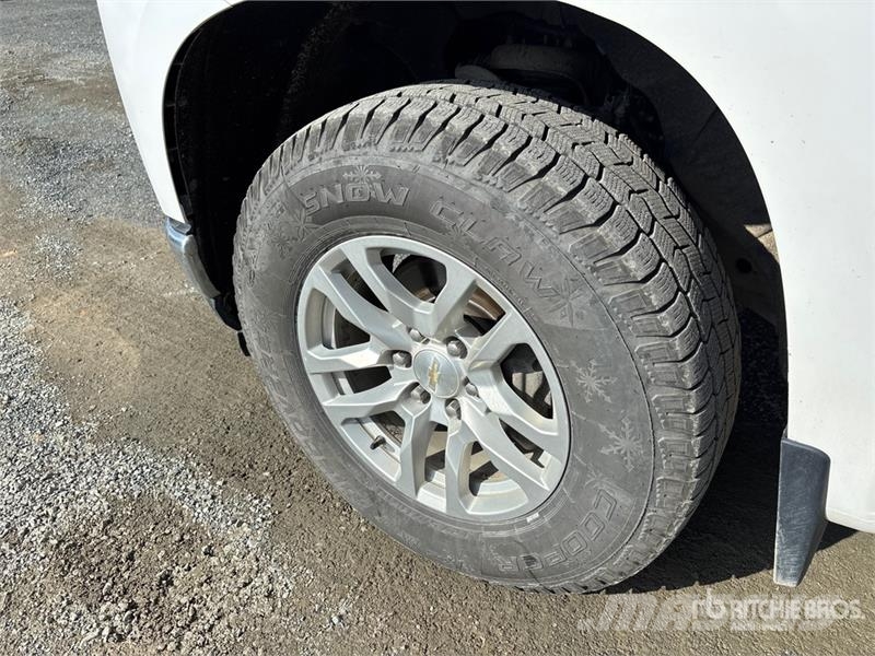 Chevrolet Silverado 1500 LT 4x4 Crew Cab Pickup Diger