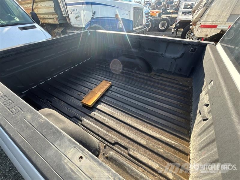Chevrolet Silverado 1500 4x4 Extended Cab Pickup Egyéb
