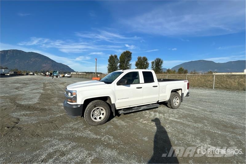 Chevrolet Silverado 1500 4x4 Extended Cab Pickup Egyéb