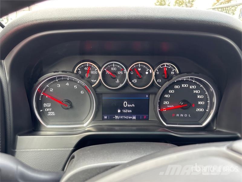 Chevrolet Silverado 1500 LT 4x4 Crew Cab Pickup Muu