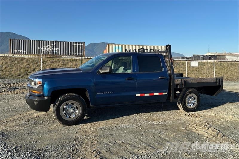 Chevrolet Silverado 1500 Ciężarówki typu Platforma / Skrzynia