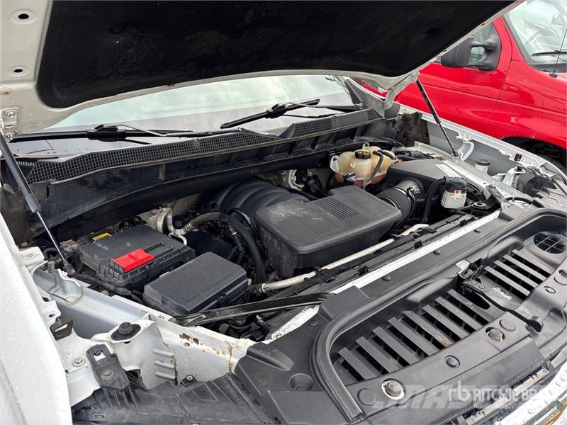 Chevrolet Silverado 1500 LT 4x4 Crew Cab Pickup Muu