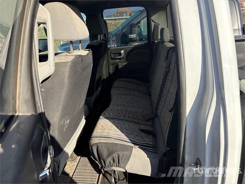 Chevrolet Silverado 1500 4x4 Extended Cab Pickup Egyéb