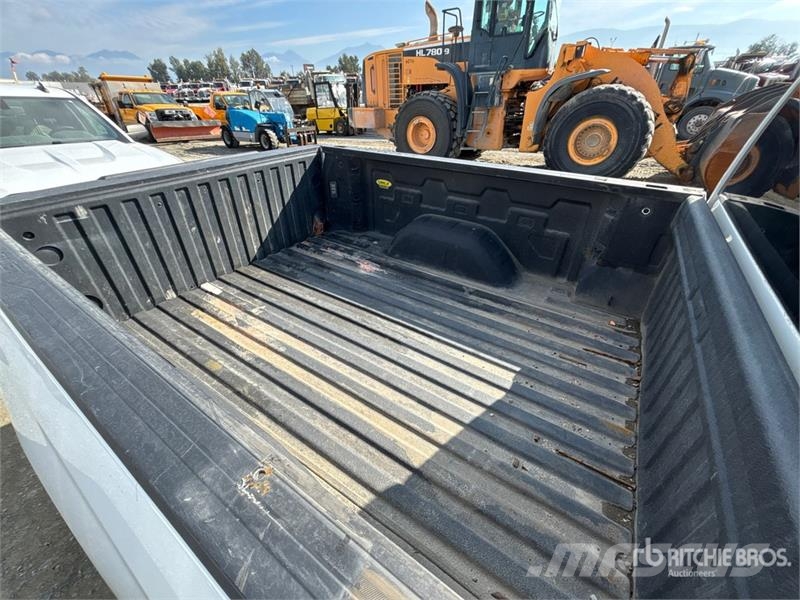 Chevrolet Silverado 1500 LT 4x4 Crew Cab Pickup Diger