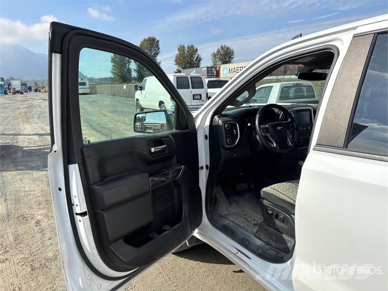 Chevrolet Silverado 1500 LT 4x4 Crew Cab Pickup Diger