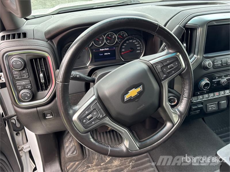 Chevrolet Silverado 1500 LT 4x4 Crew Cab Pickup Muu