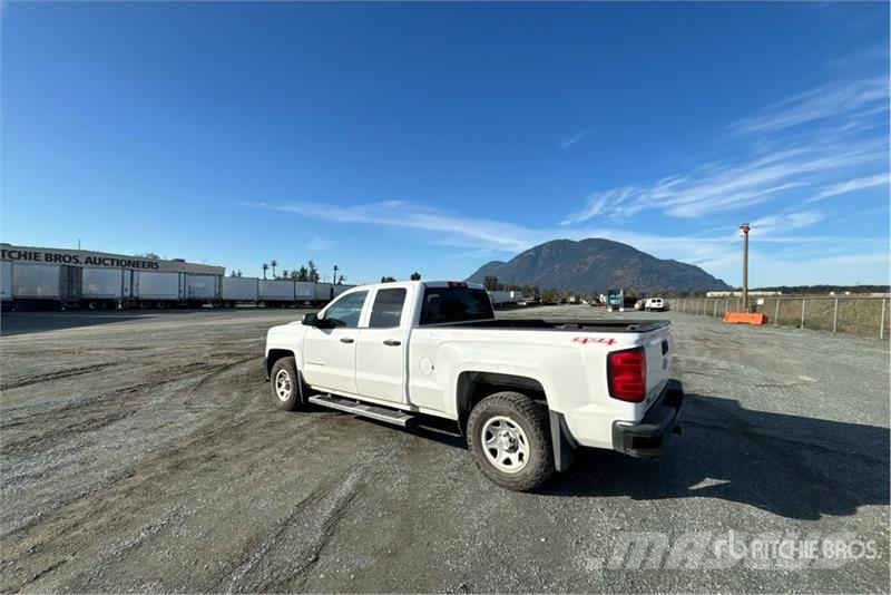 Chevrolet Silverado 1500 4x4 Extended Cab Pickup Egyéb