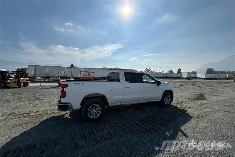 Chevrolet Silverado 1500 LT 4x4 Crew Cab Pickup Diger