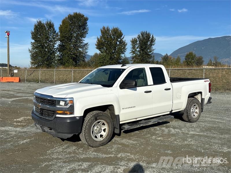 Chevrolet Silverado 1500 4x4 Extended Cab Pickup Egyéb