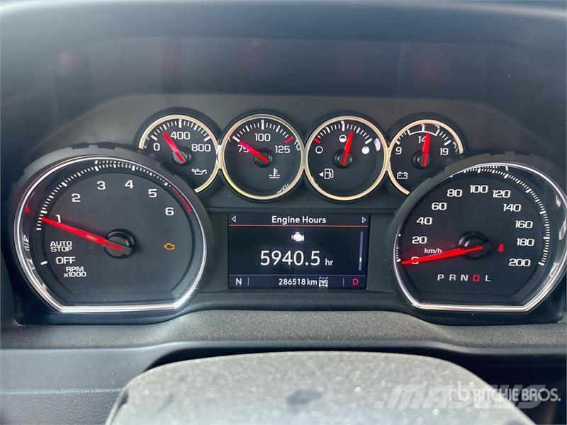 Chevrolet Silverado 1500 LT 4x4 Crew Cab Pickup Diger