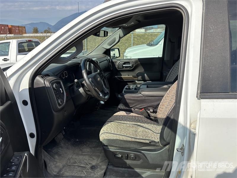 Chevrolet Silverado 1500 LT 4x4 Crew Cab Pickup Diger