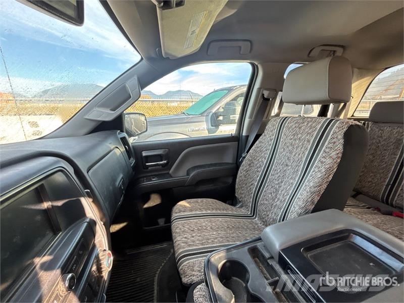 Chevrolet Silverado 1500 4x4 Extended Cab Pickup Egyéb