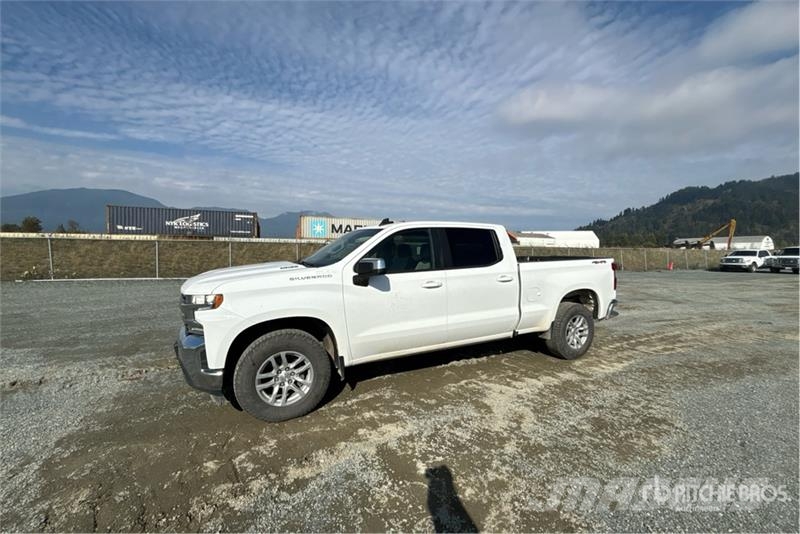 Chevrolet Silverado 1500 LT 4x4 Crew Cab Pickup Diger