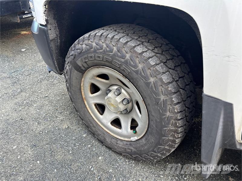 Chevrolet Silverado 1500 4x4 Extended Cab Pickup Egyéb