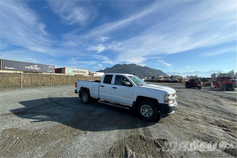 Chevrolet Silverado 1500 4x4 Extended Cab Pickup Egyéb