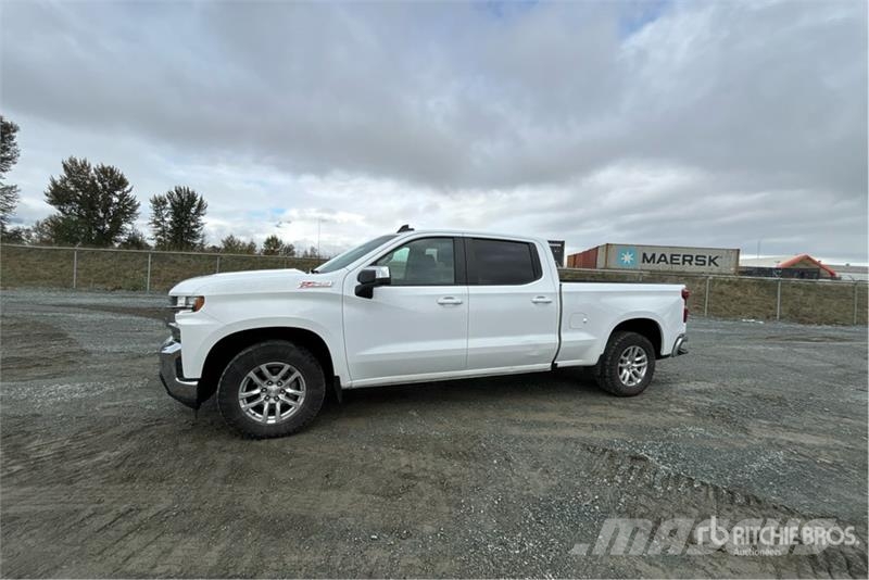 Chevrolet Silverado 1500 LT 4x4 Crew Cab Pickup Muu