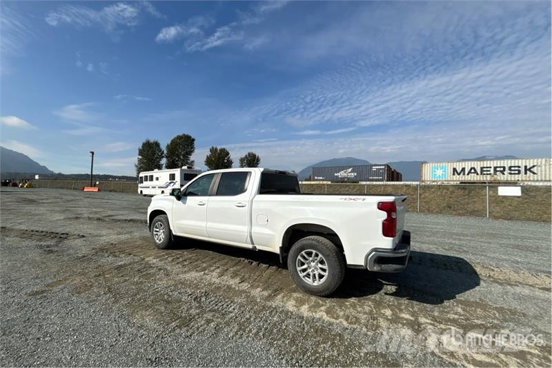 Chevrolet Silverado 1500 LT 4x4 Crew Cab Pickup Diger