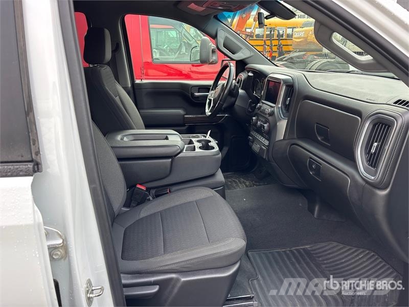 Chevrolet Silverado 1500 LT 4x4 Crew Cab Pickup Muu