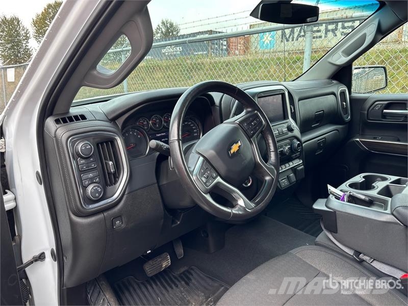 Chevrolet Silverado 1500 LT 4x4 Crew Cab Pickup Muu
