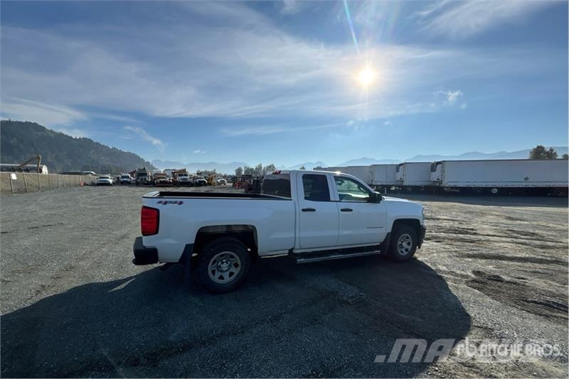 Chevrolet Silverado 1500 4x4 Extended Cab Pickup Egyéb