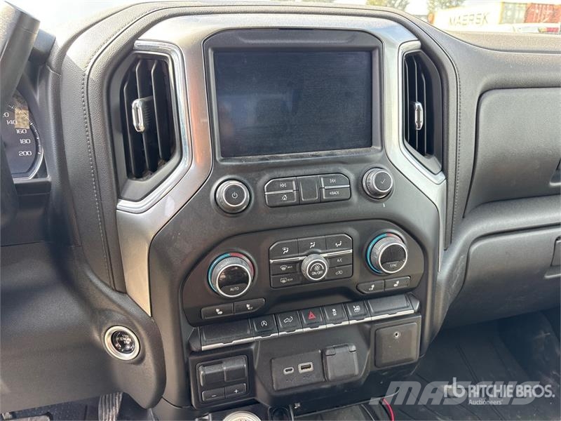 Chevrolet Silverado 1500 LT 4x4 Crew Cab Pickup Diger