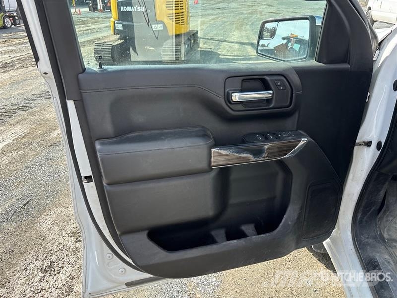 Chevrolet Silverado 1500 LT 4x4 Crew Cab Pickup Diger