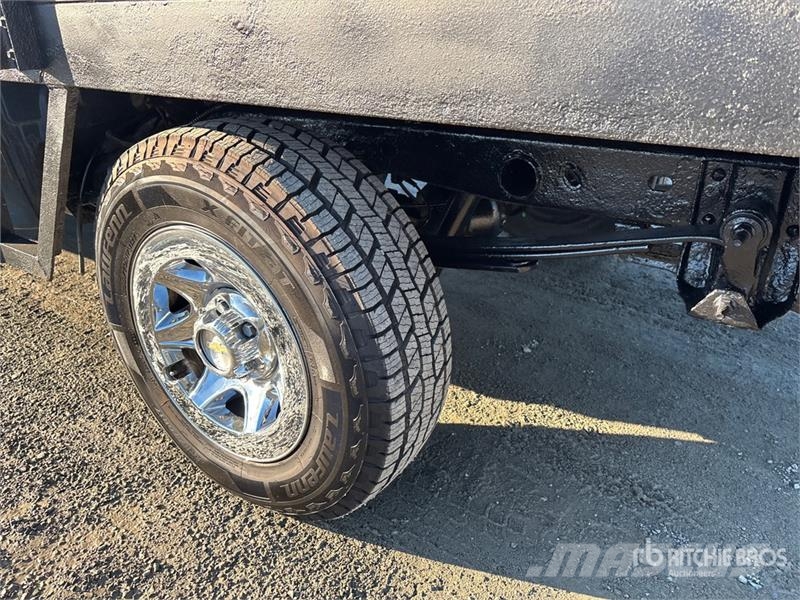 Chevrolet Silverado 1500 Ciężarówki typu Platforma / Skrzynia
