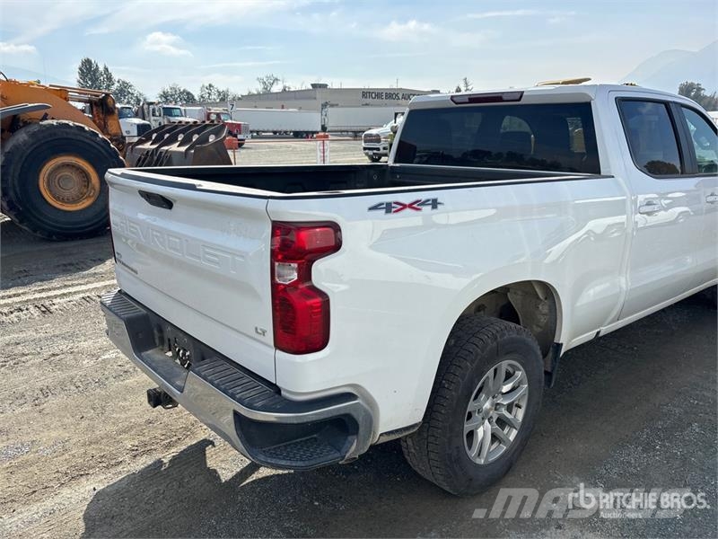 Chevrolet Silverado 1500 LT 4x4 Crew Cab Pickup Diger