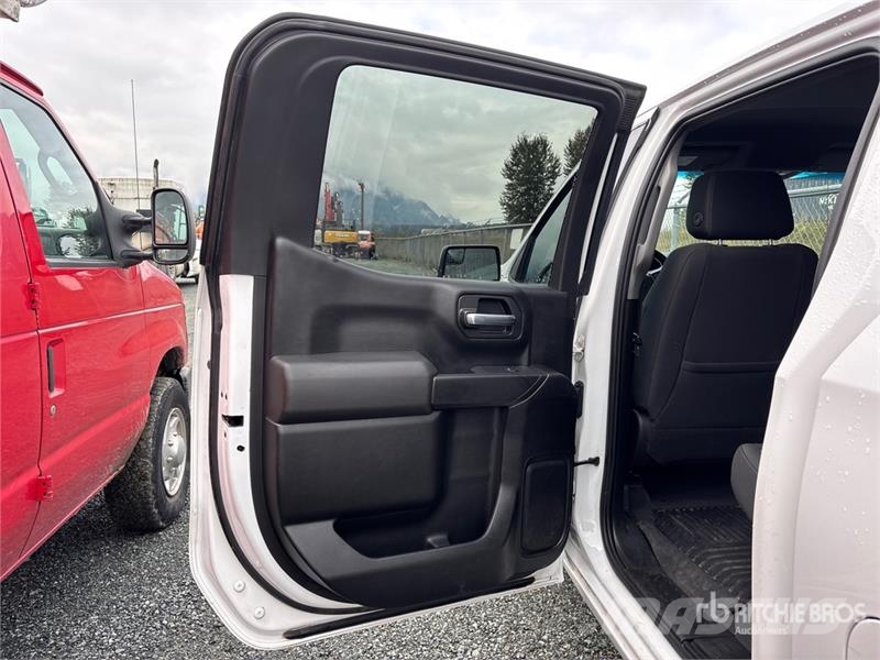 Chevrolet Silverado 1500 LT 4x4 Crew Cab Pickup Muu