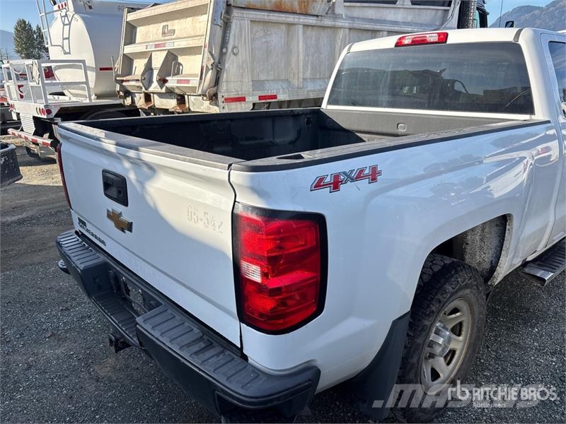 Chevrolet Silverado 1500 4x4 Extended Cab Pickup Egyéb